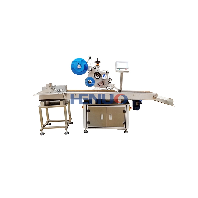 Automatic flat labeling machine with feeder