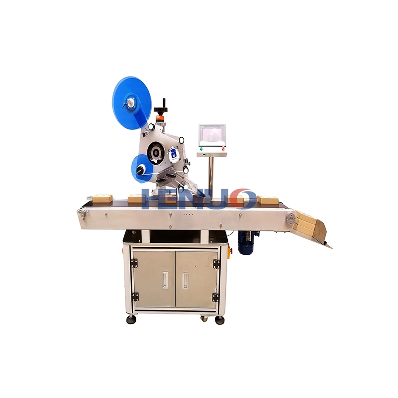 Automatic flat labeling machine