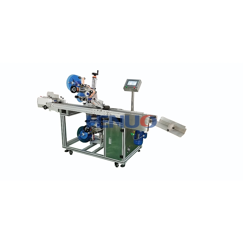 Automatic top and bottom labeling machine